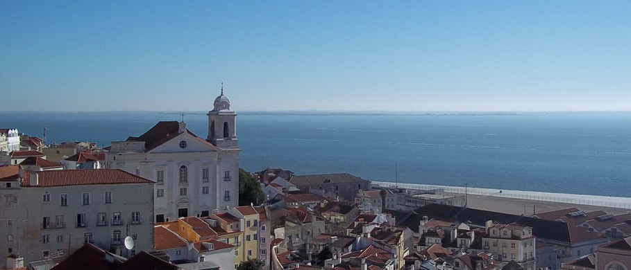 Vista do Miradouro de Santa Luzia_Lisboa_Portugal