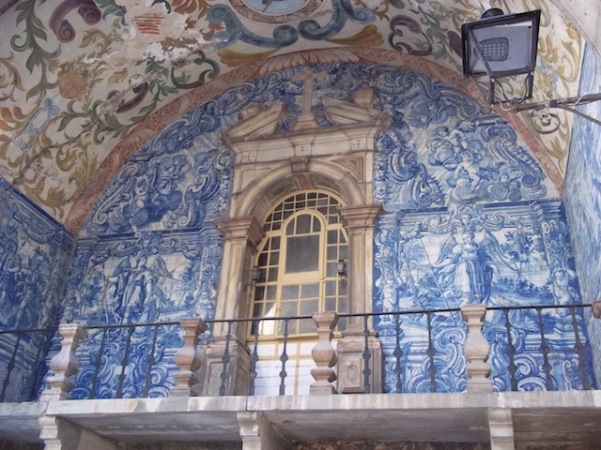 Painel de azulejos do Século XII - Porta da Vila - Óbidos - Portugal