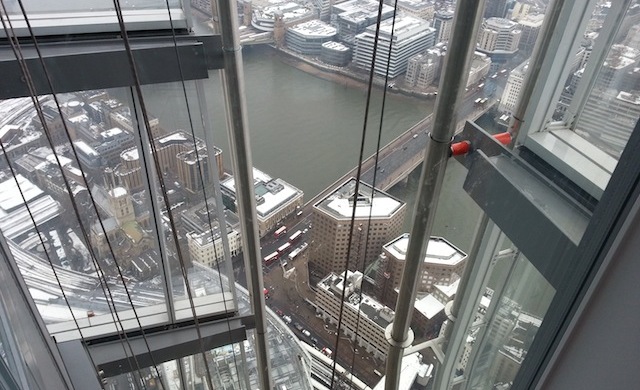 London Bridge e SouthwarK Cathedral (à direita) - The View from the Shard