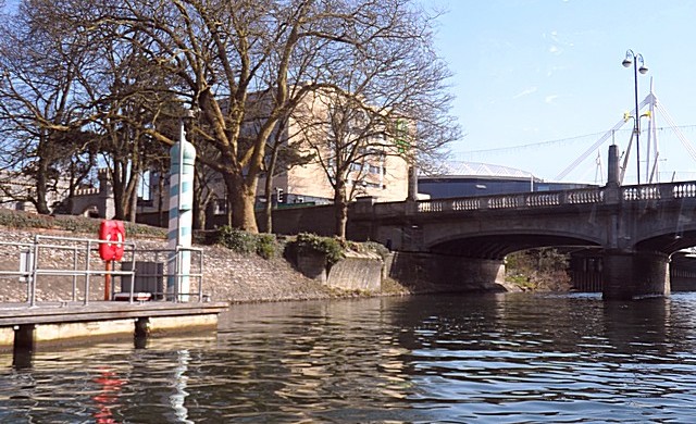 Passeio de Barco - Taff river - Cardiff Bay