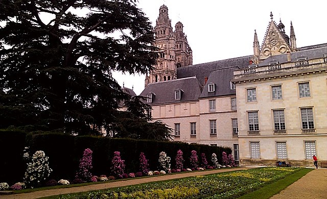 Jardim - Catedral de Tours