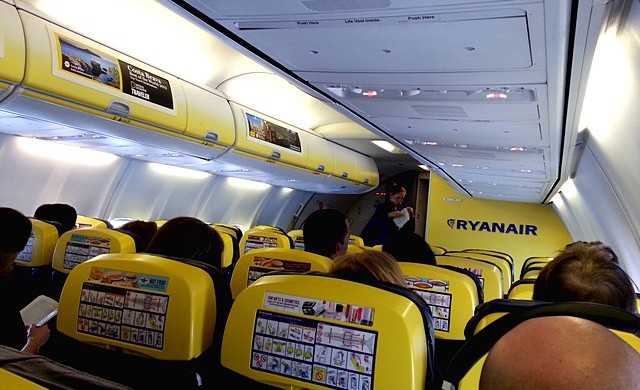 Interior do Avião Ryanair