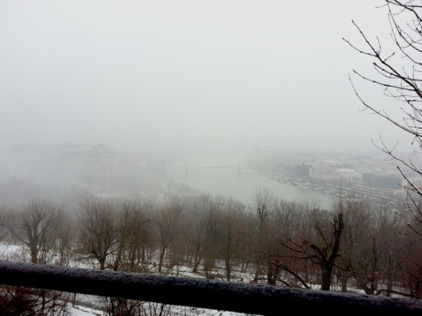 Vista da Citadella em Budapeste - Dia de Neblina