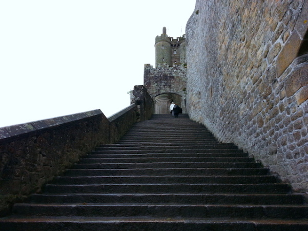 Mont St Michel - escadaria para a Abadia
