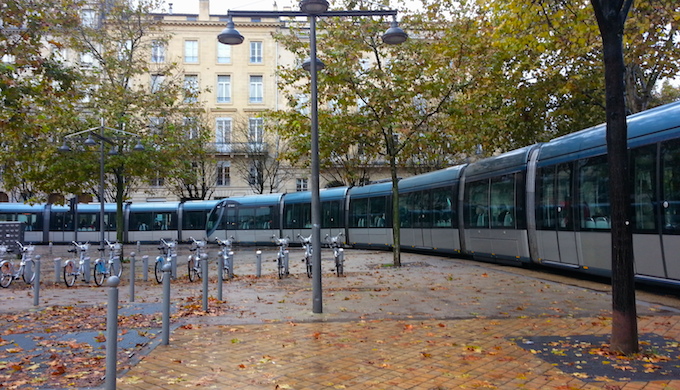 Bordeaux - Tram em Quinconces