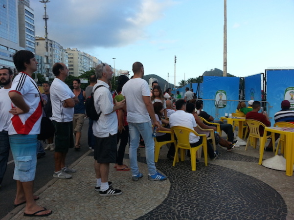 Jogo no quiosque em Copacabana