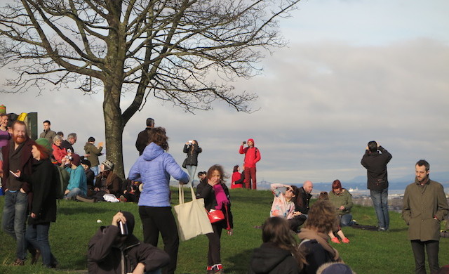 Calton Hill depois do eclipse copy