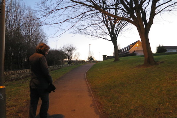 Caminho para o acesso a via de pedestres da Forth Road Bridge