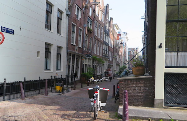 Amsterdam - bicicletas soltas na rua