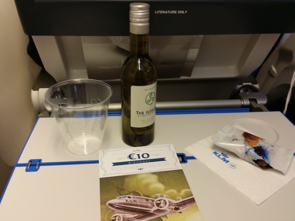 KLM - Econômica - Vinho e castanhas