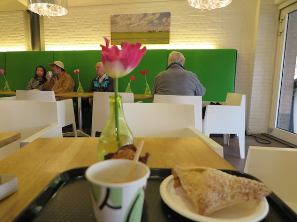 Lanche em Keukenhof - Café e torta de maçã