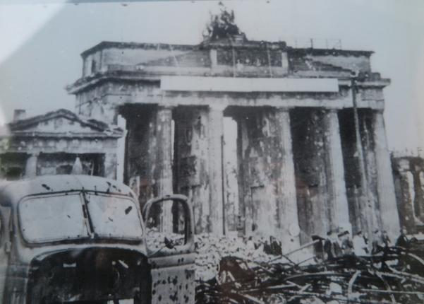 Brandenburguer Tor depois da Segunda Guerra