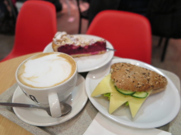 Lanche antes de embarcar no trem para Praga