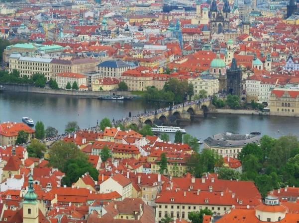 Rio Vlatva e Ponte Carlos - vista da Torre Petrin