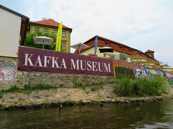 Kafka Museum -  passeio de barco pelo Rio Vltava - Praga