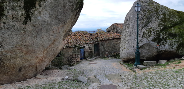 Monsanto - casas de pedra